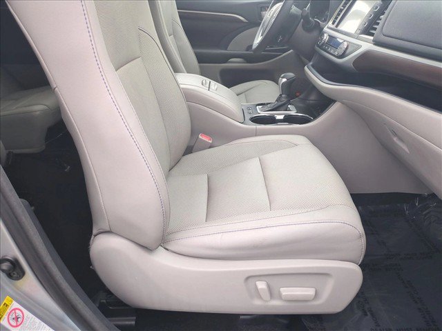 Used 2016 Toyota Highlander Limited AWD/4WD image 24