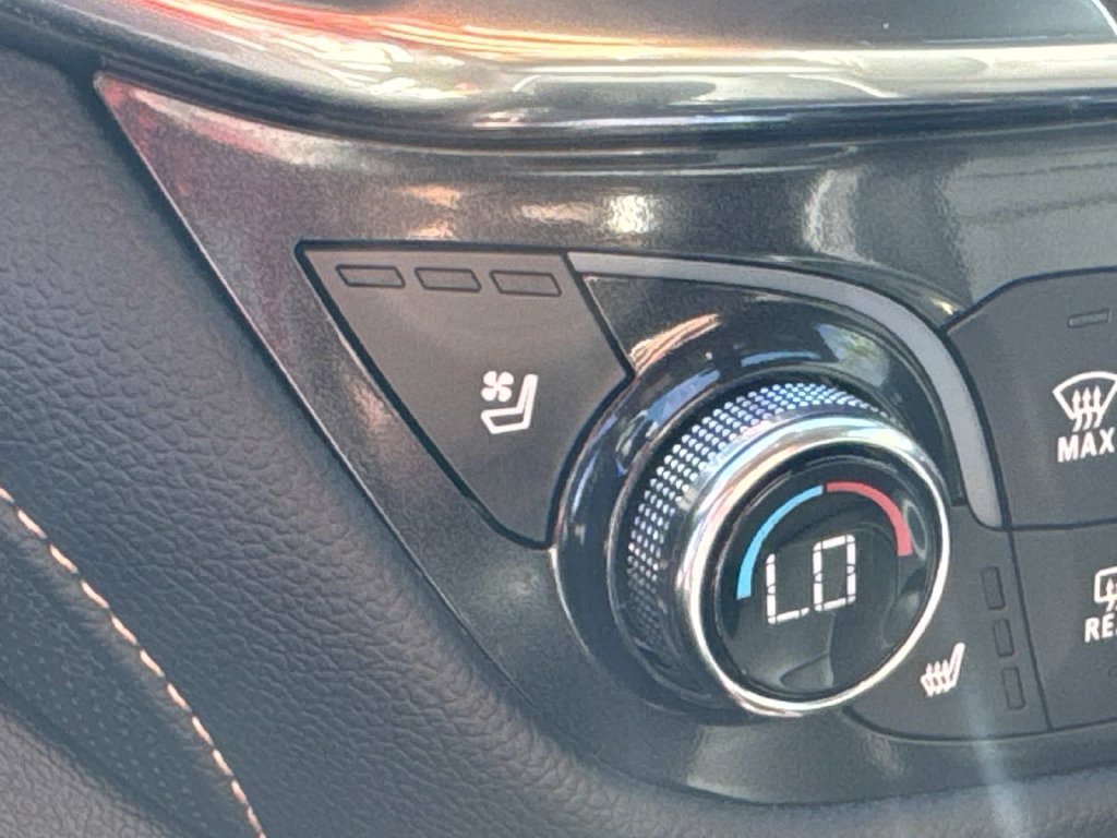 Used 2024 Chevrolet Equinox Premier FWD image 28