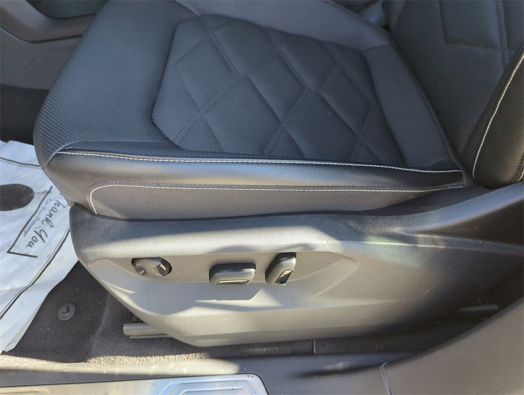 Used 2025 Volkswagen Atlas SE image 34