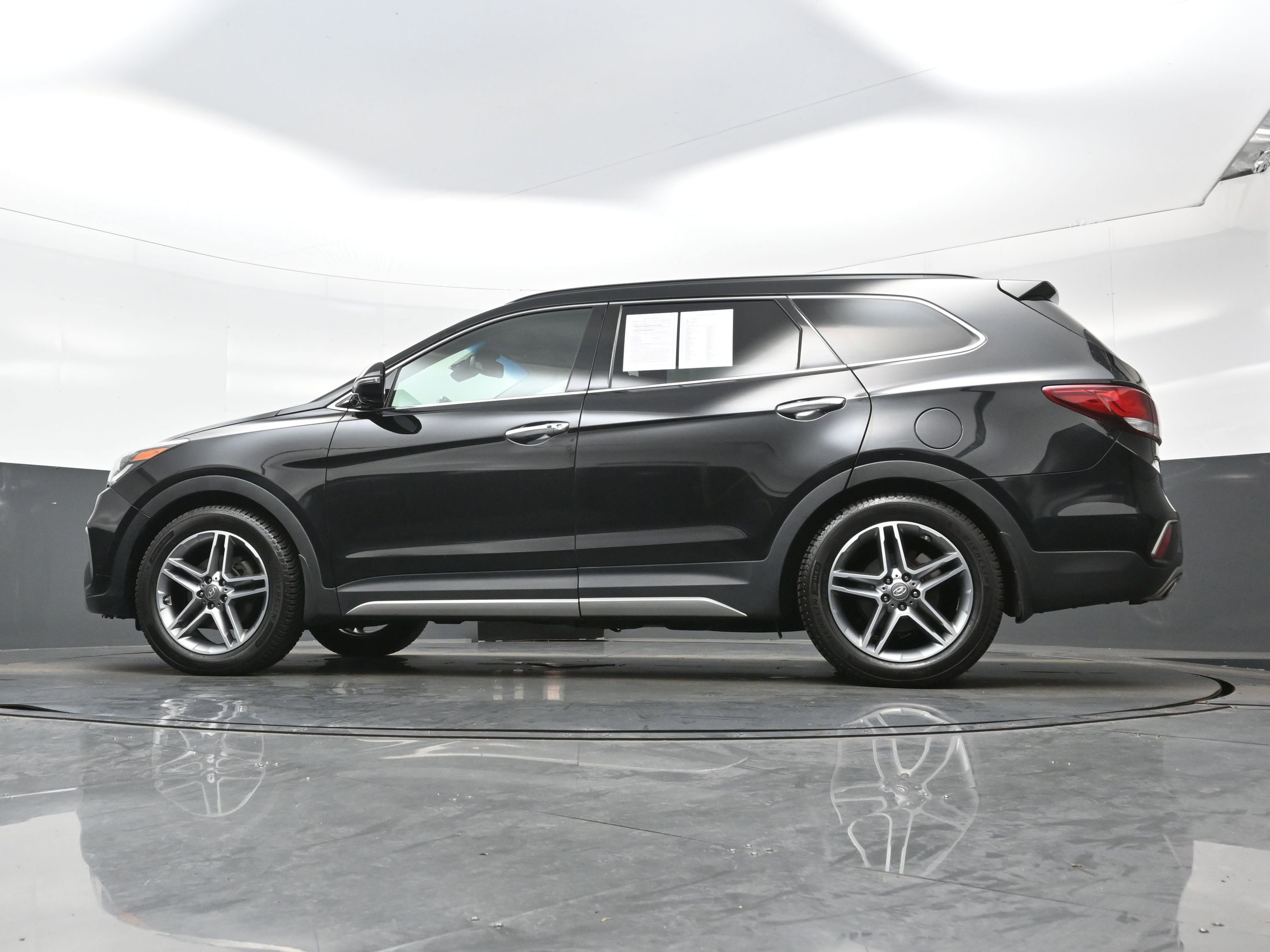 Used 2017 Hyundai Santa Fe Limited AWD/4WD image 31