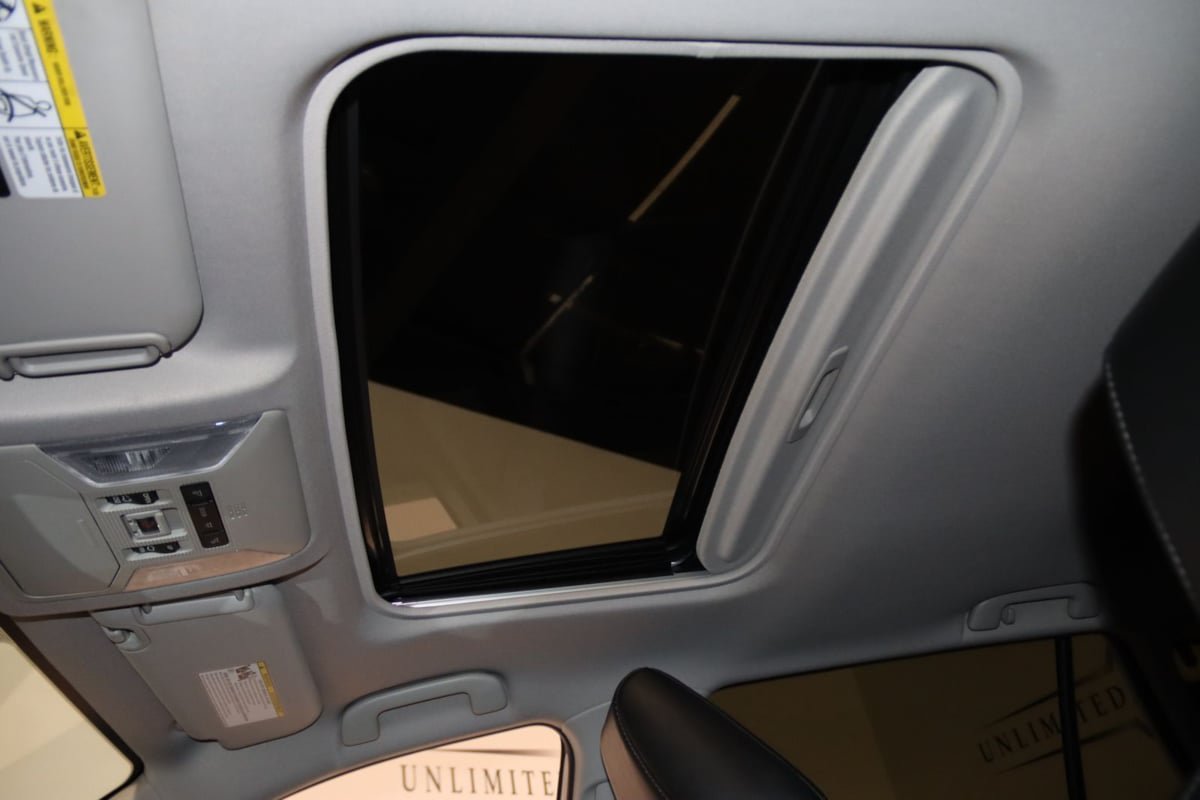 Used 2022 Toyota RAV4 XLE Premium AWD/4WD image 14