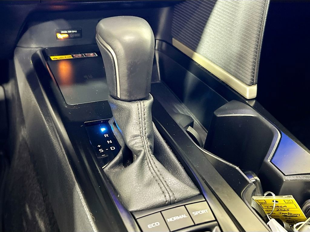 Used 2025 Toyota Camry SE FWD image 14