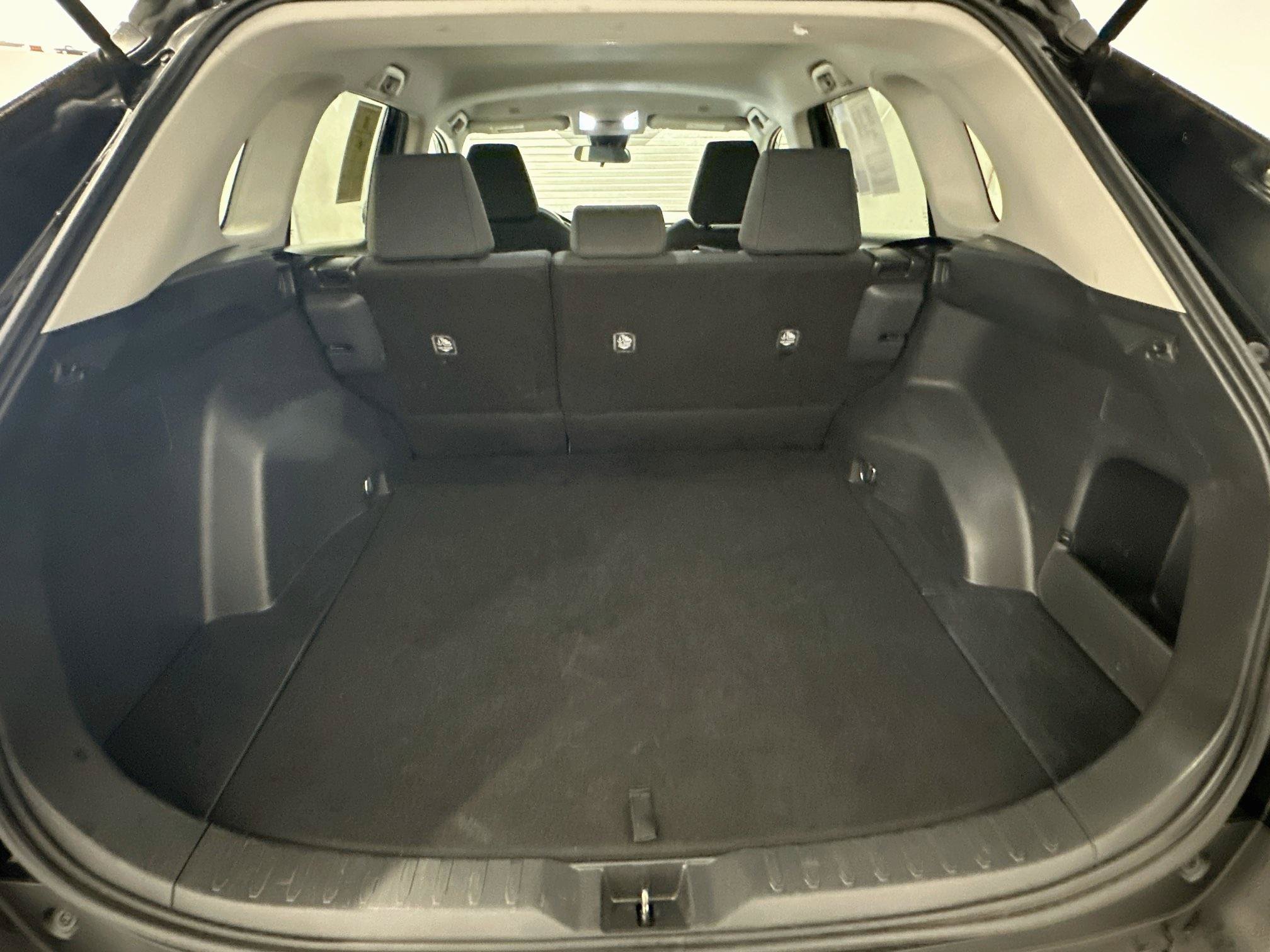 Used 2025 Toyota RAV4 LE AWD/4WD image 30