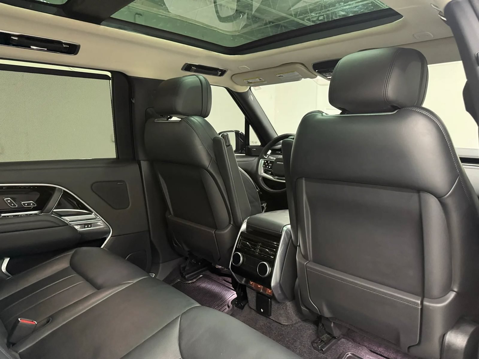 Used 2023 Land Rover Range Rover Long Wheelbase SE AWD/4WD image 18