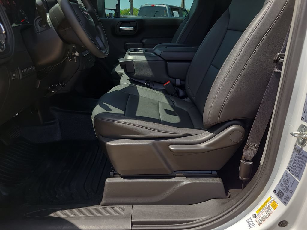 Used 2023 GMC Sierra 3500 Pro AWD/4WD image 9
