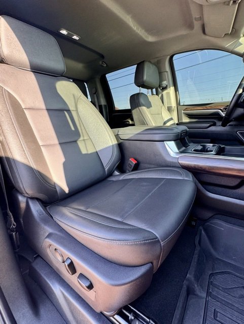 Used 2025 GMC Sierra 3500 SLT w/ SLT Convenience Package image 15