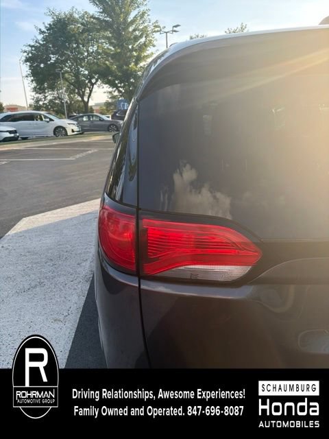 Used 2017 Chrysler Pacifica Touring-L Plus w/ Tire & Wheel Group FWD image 7