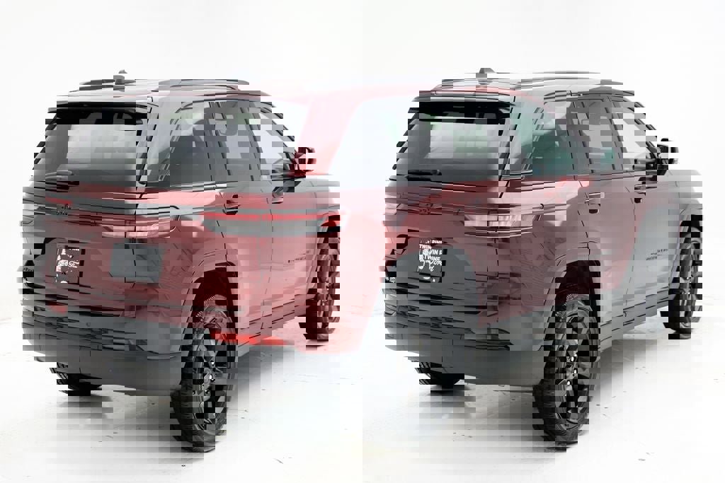 Used 2024 Jeep Grand Cherokee Altitude image 8