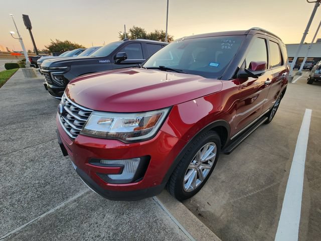 Used 2017 Ford Explorer Limited w/ Equipment Group 301A AWD/4WD image 3