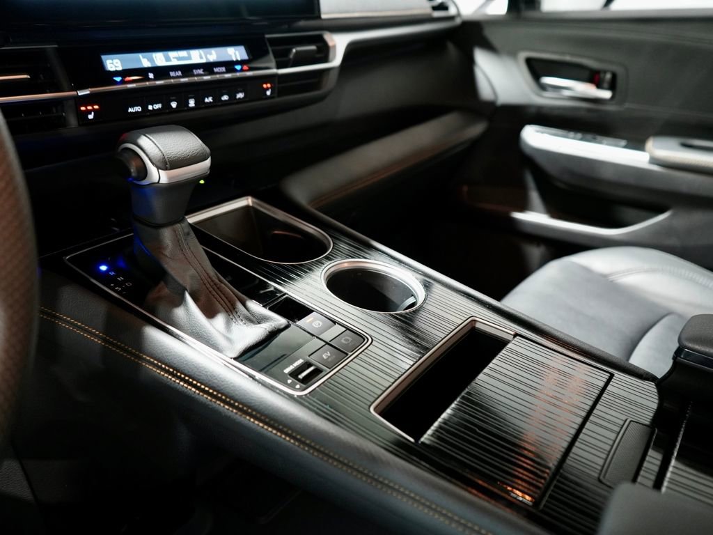 Used 2025 Toyota Sienna XLE Woodland Edition image 22