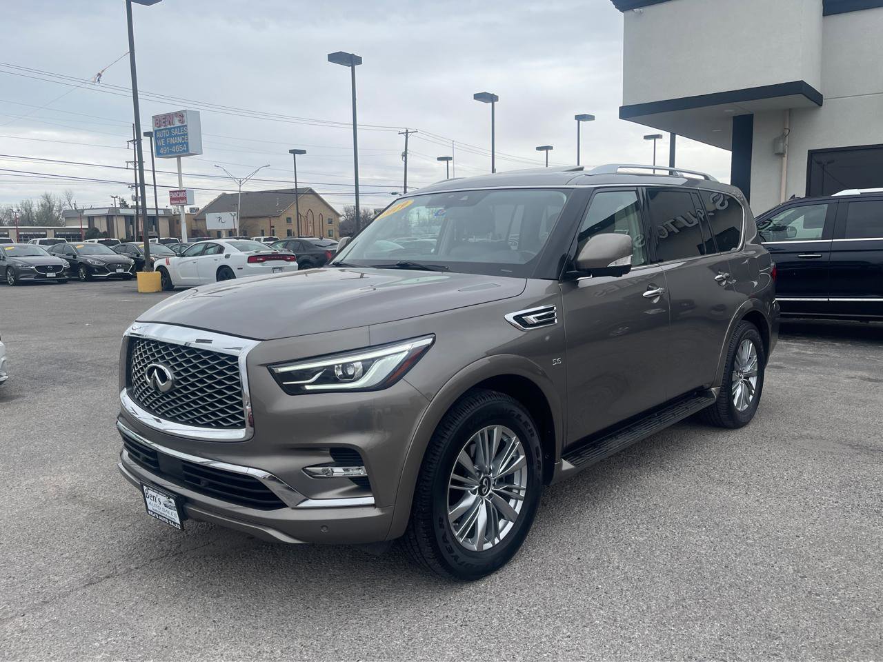 Used 2019 INFINITI QX80 Luxe RWD image 2