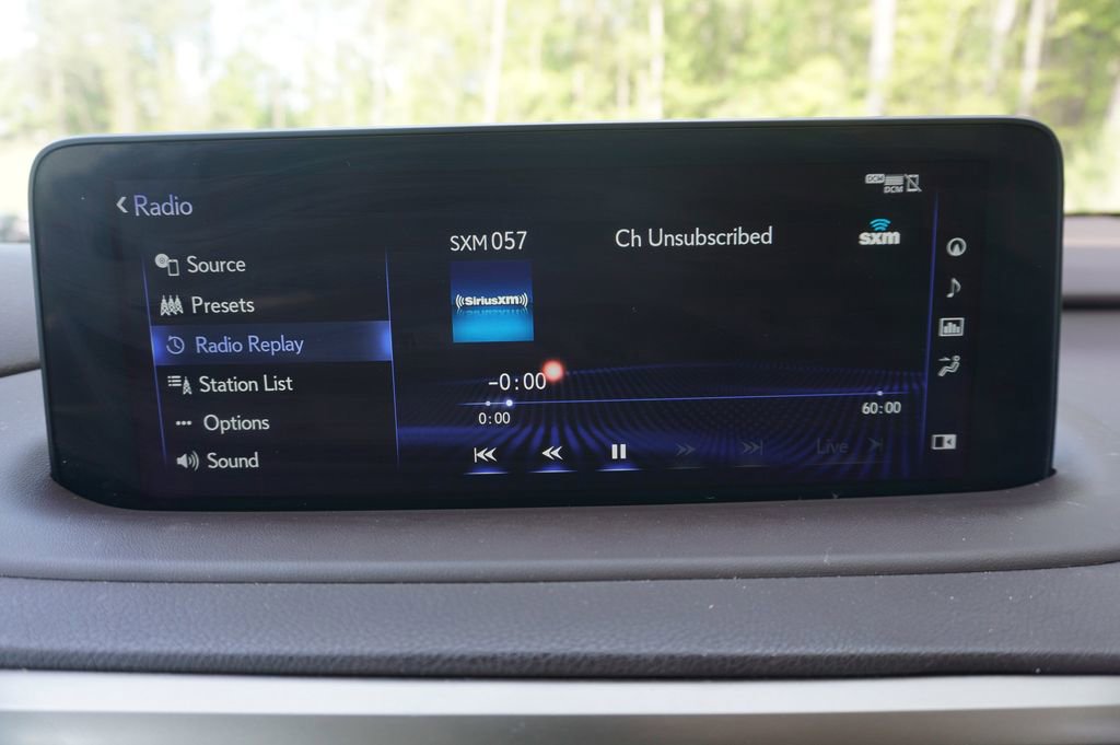 Used 2020 Lexus RX 350L Premium w/ Premium Package image 11