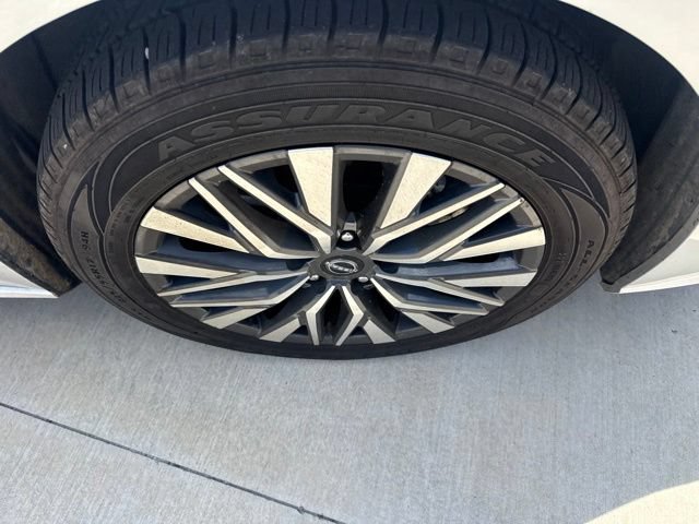 Used 2024 Nissan Altima 2.5 SV FWD image 7