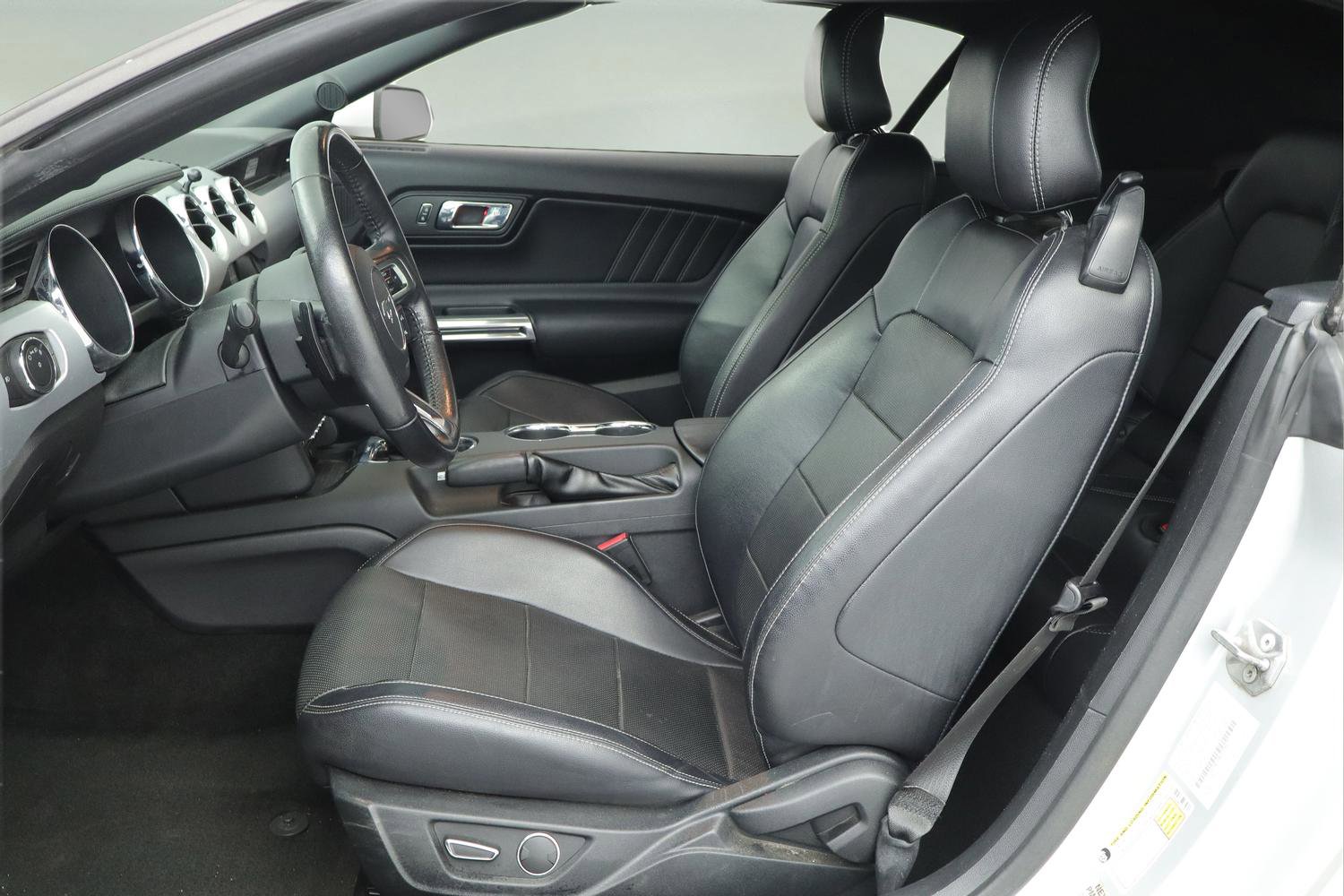 Used 2016 Ford Mustang Premium image 17