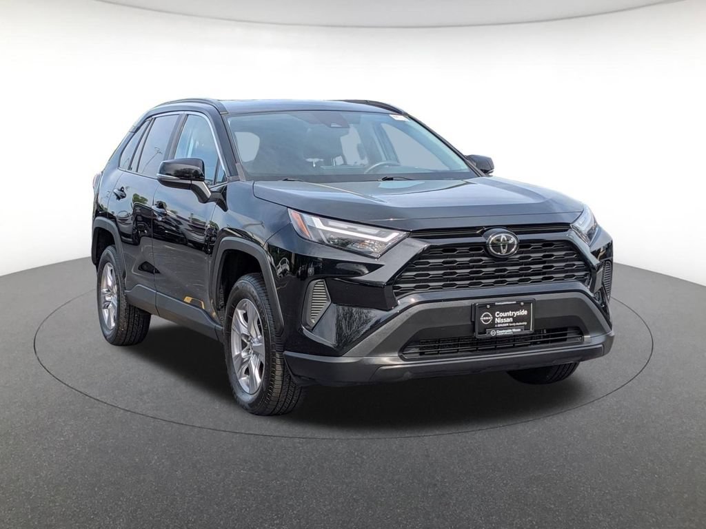 Used 2022 Toyota RAV4 XLE AWD/4WD image 3
