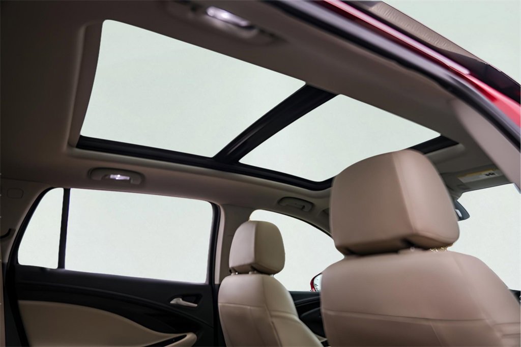 Used 2020 Buick Envision Essence w/ Experience Buick Package image 33