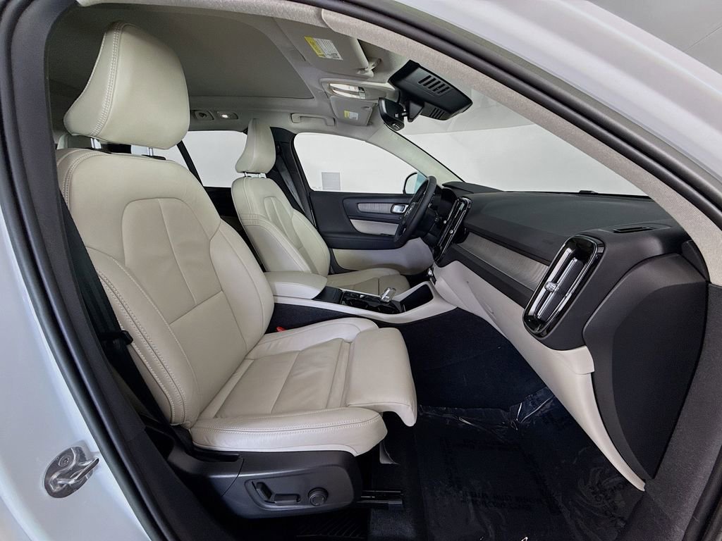Used 2023 Volvo XC40 B5 Ultimate w/ Protection Package Premier AWD/4WD image 30