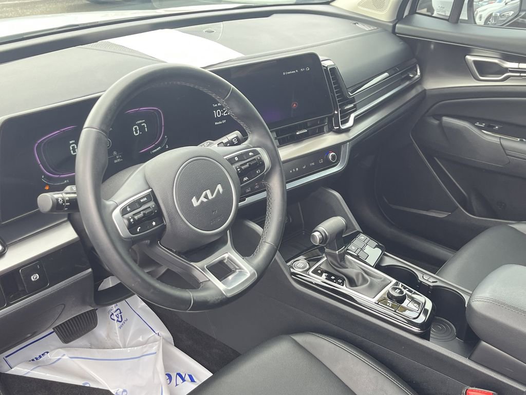 Used 2025 Kia Sportage EX w/ Premium Package image 11
