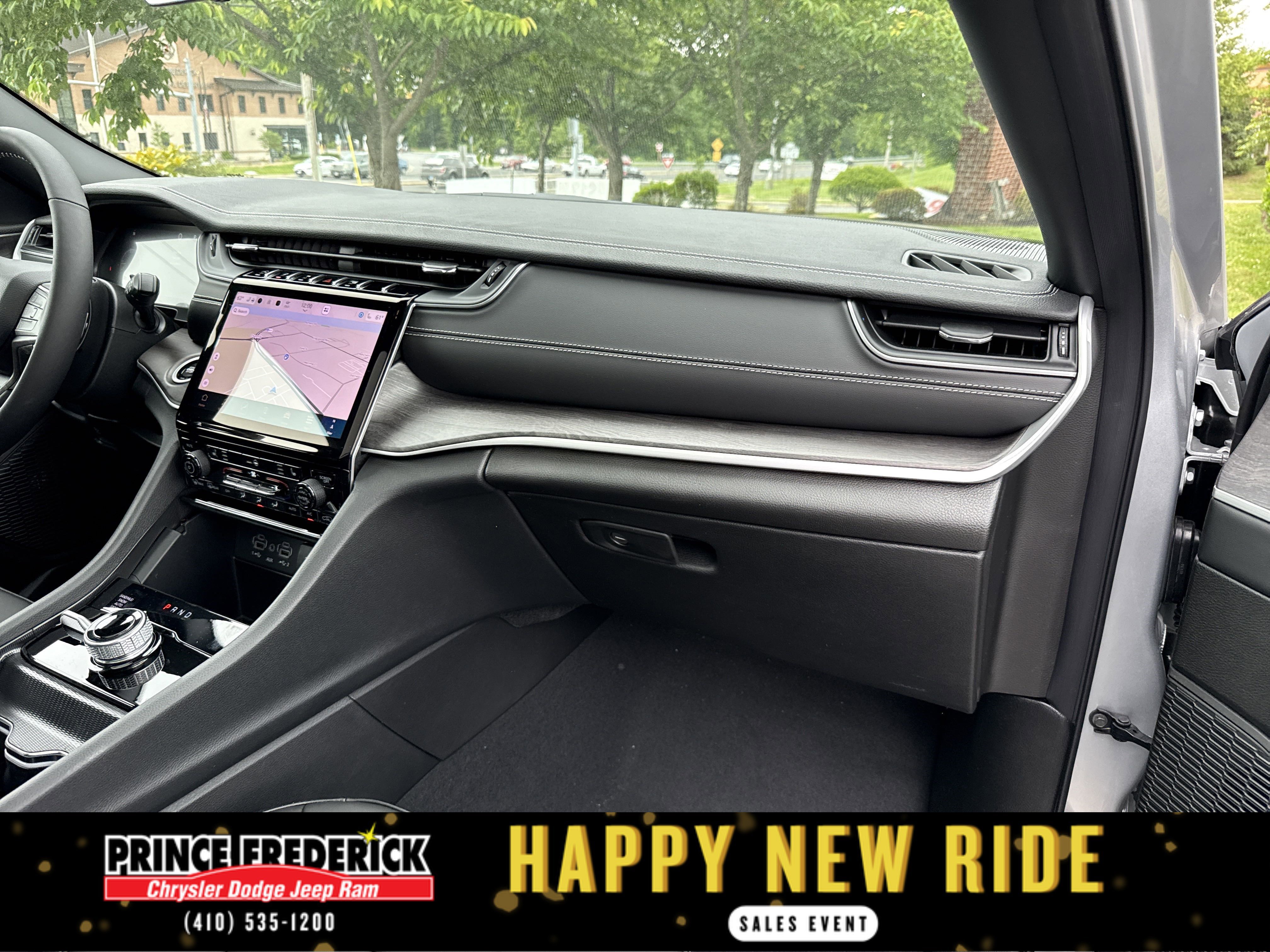 New 2025 Jeep Grand Cherokee L Limited w/ Black Appearance Package image 16