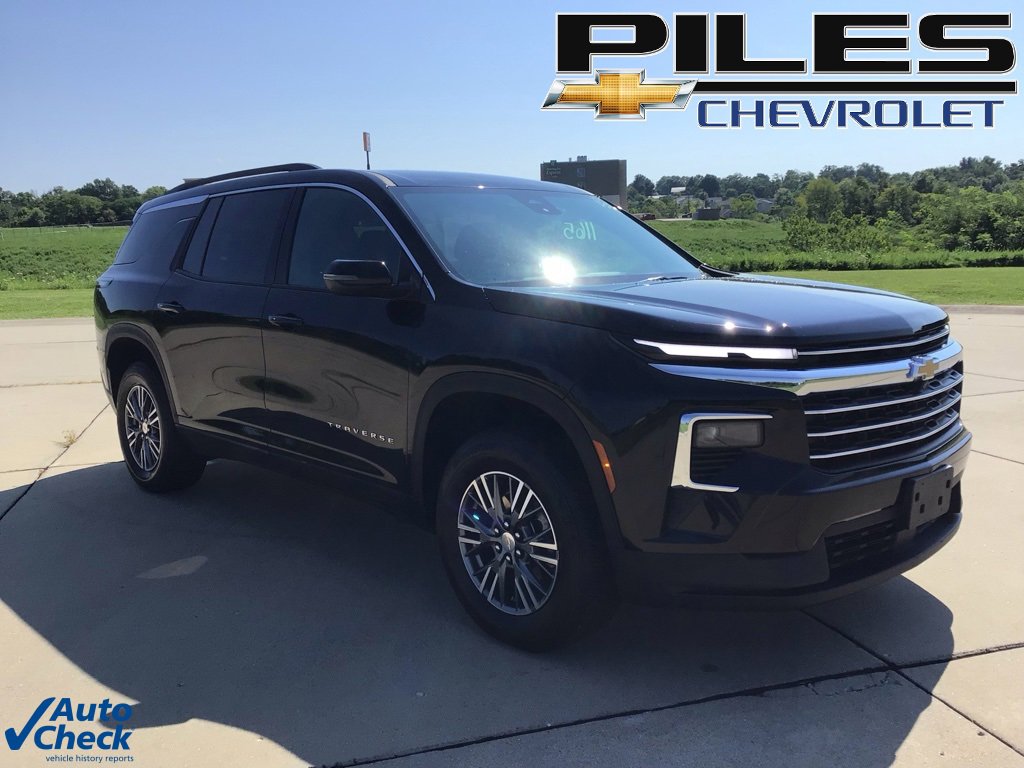 Used 2025 Chevrolet Traverse LT