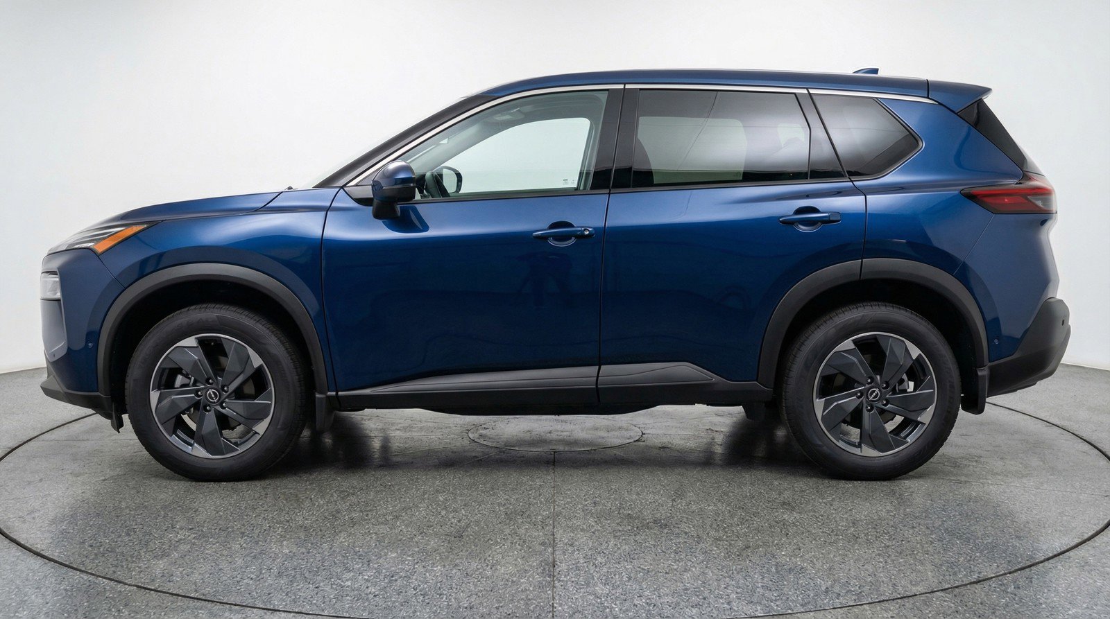 Used 2025 Nissan Rogue SV image 5