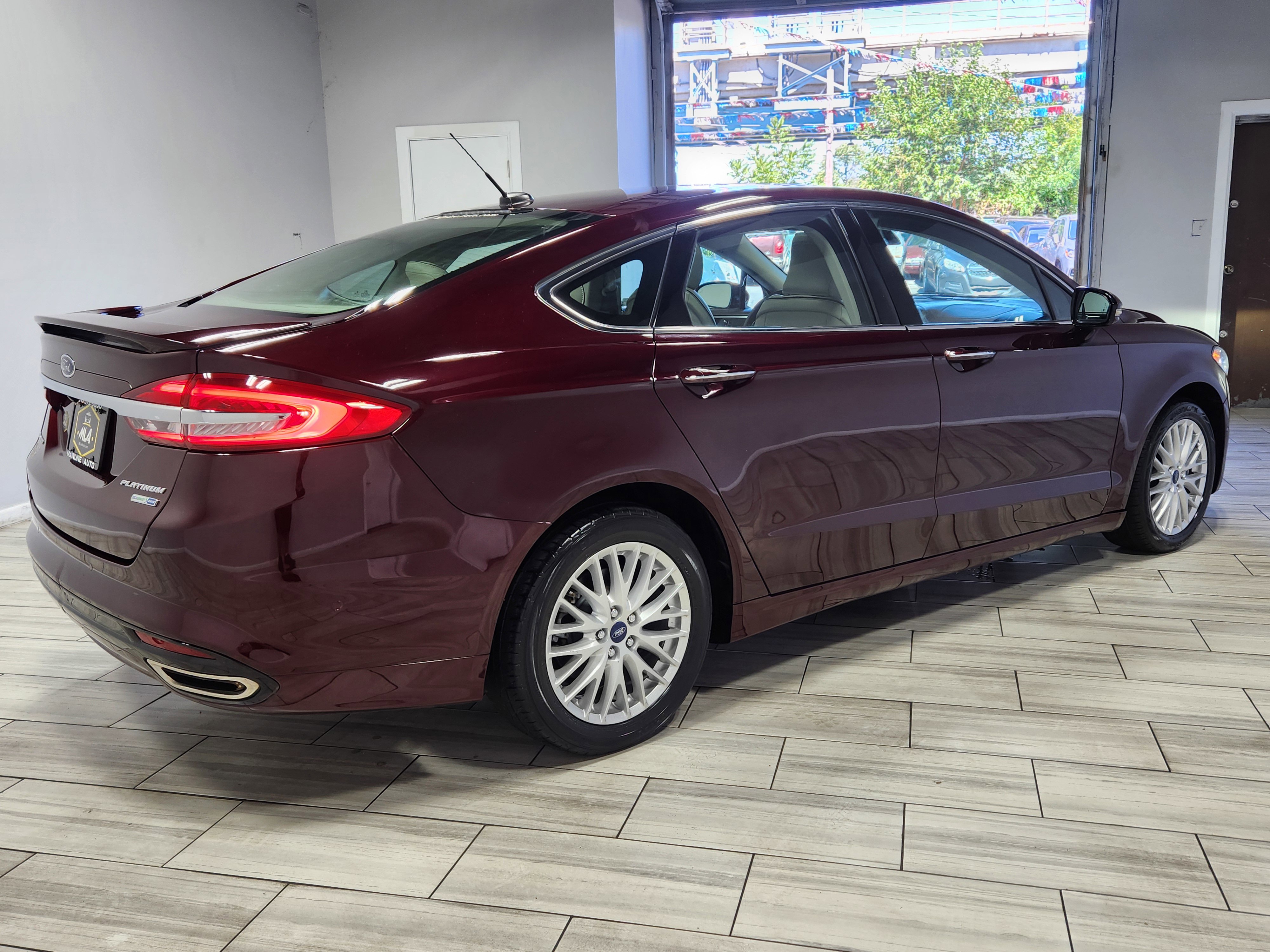 Used 2017 Ford Fusion Platinum image 5