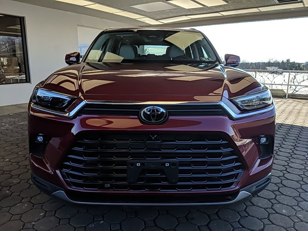 Used 2024 Toyota Grand Highlander Limited image 2