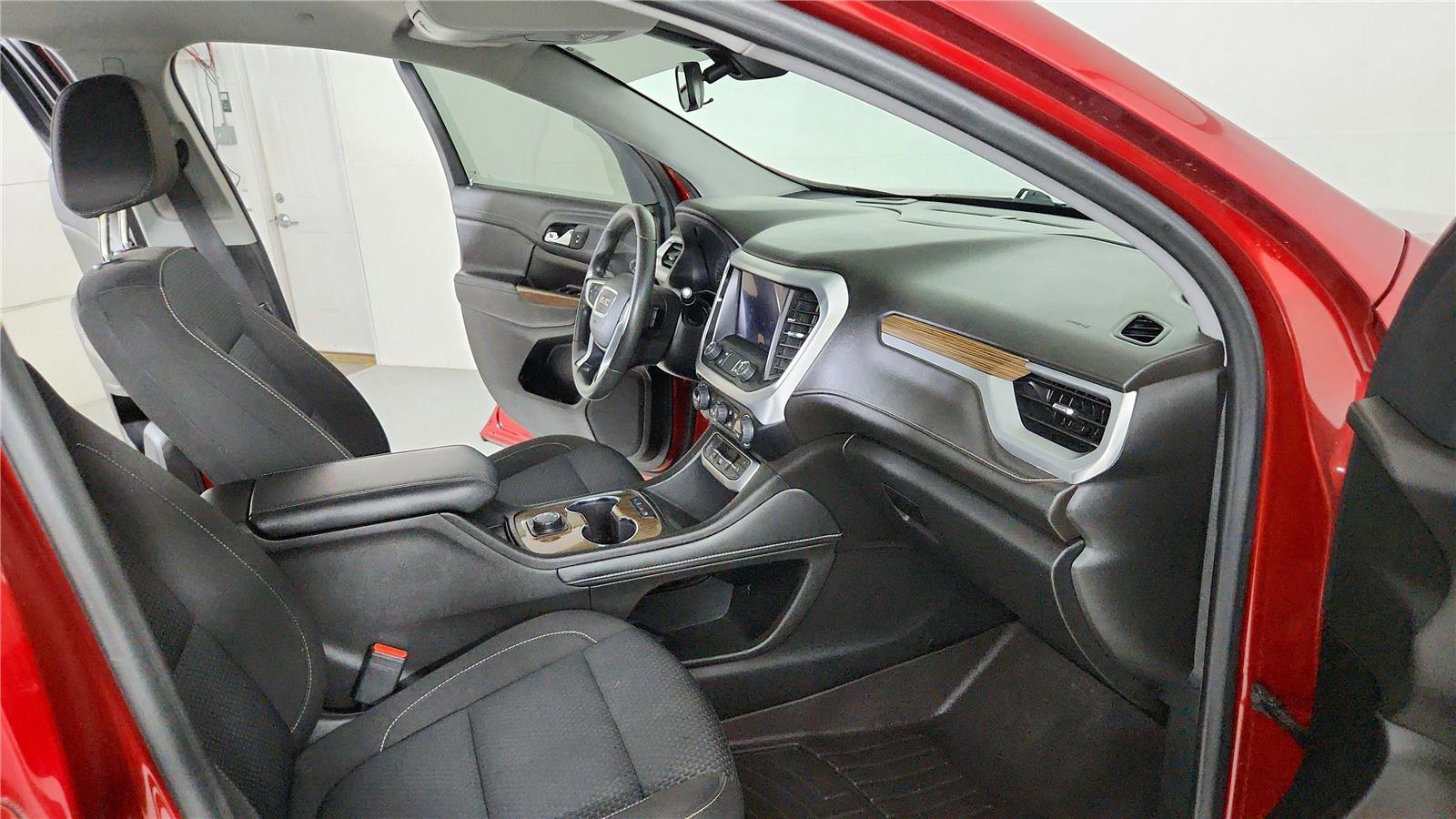 Used 2023 GMC Acadia SLE FWD image 20