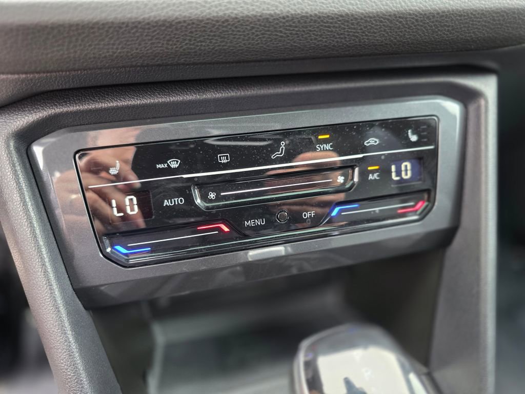 Used 2023 Volkswagen Tiguan SE R-Line image 32