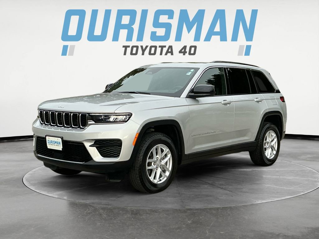 Used 2025 Jeep Grand Cherokee Laredo X w/ Luxury Tech Group I image 3