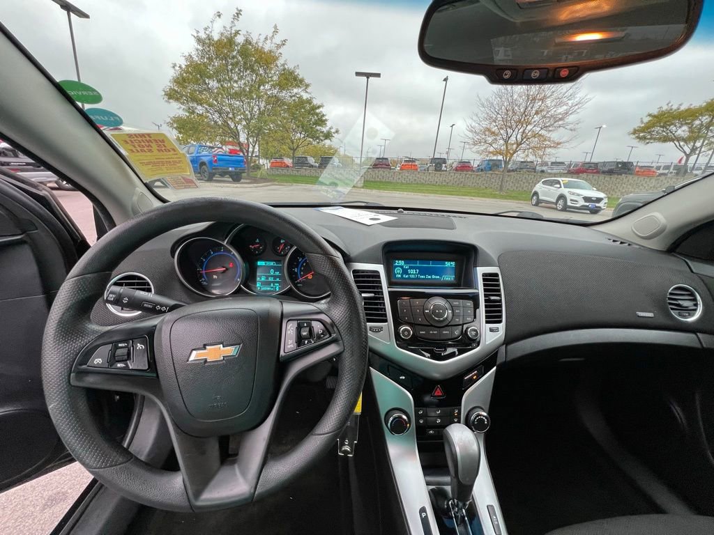 Used 2015 Chevrolet Cruze LT image 34