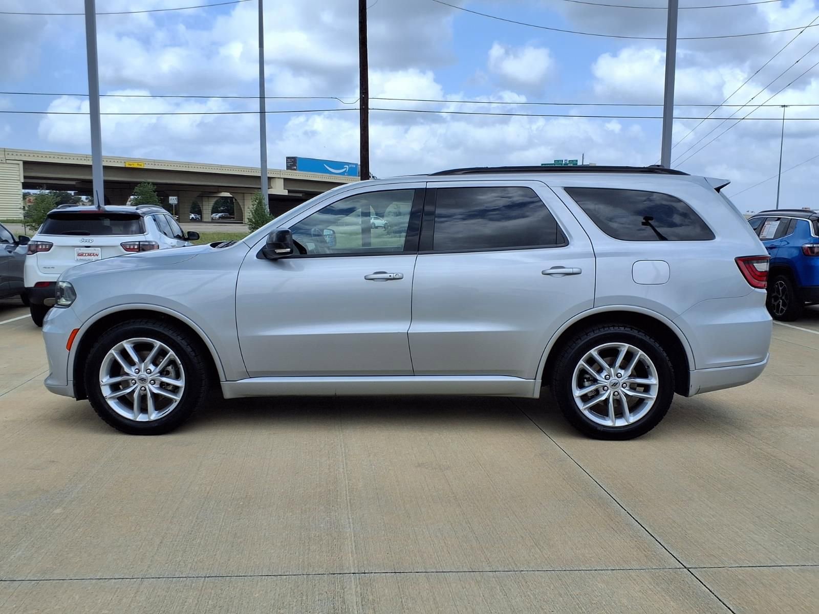 Used 2024 Dodge Durango GT RWD image 3