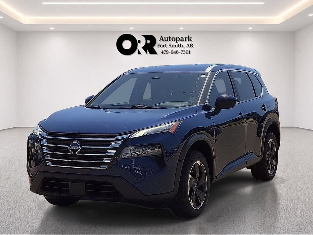 Used 2025 Nissan Rogue SV FWD image 2