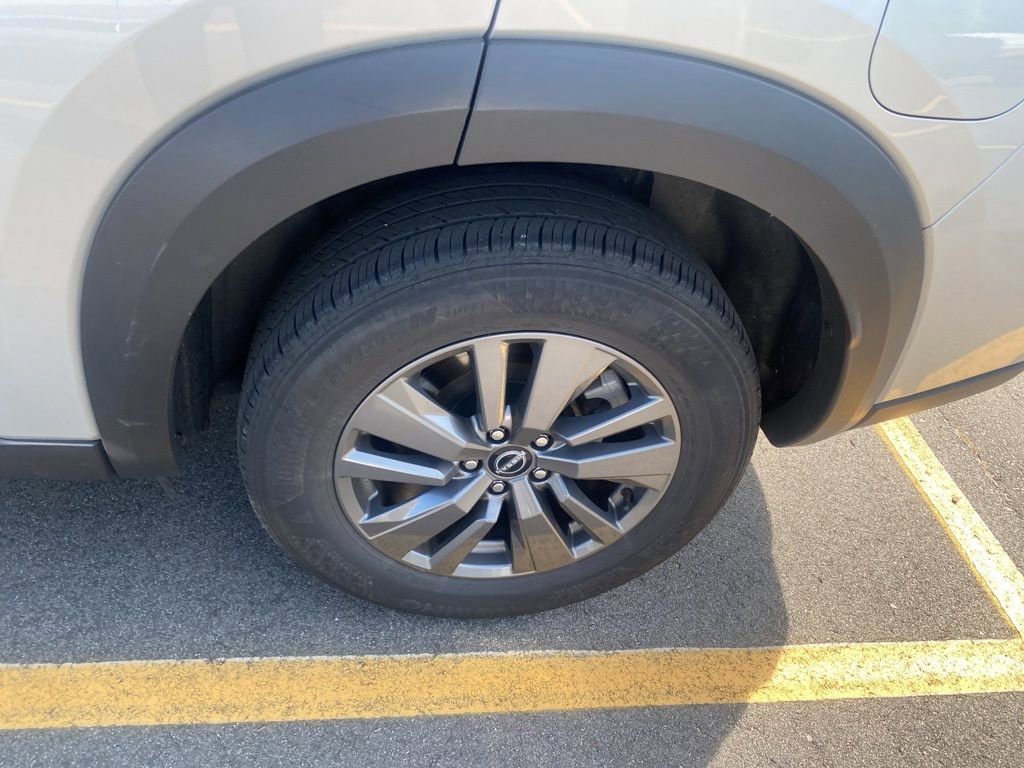 Certified 2024 Nissan Pathfinder SV FWD image 9