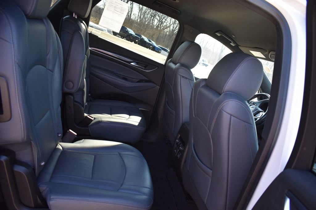 Used 2024 Buick Enclave Premium AWD/4WD image 18
