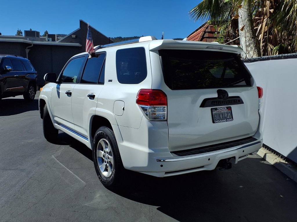 Used 2011 Toyota 4Runner SR5 w/ Convenience Pkg image 5