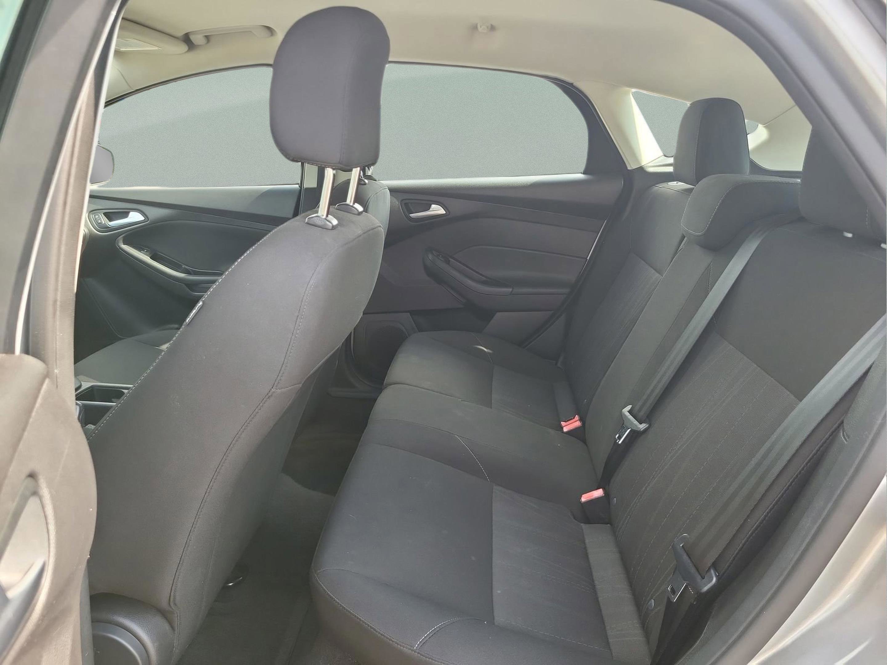 Used 2015 Ford Focus SE image 17