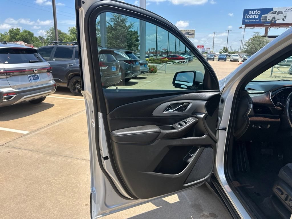Used 2022 Chevrolet Traverse LT FWD image 10