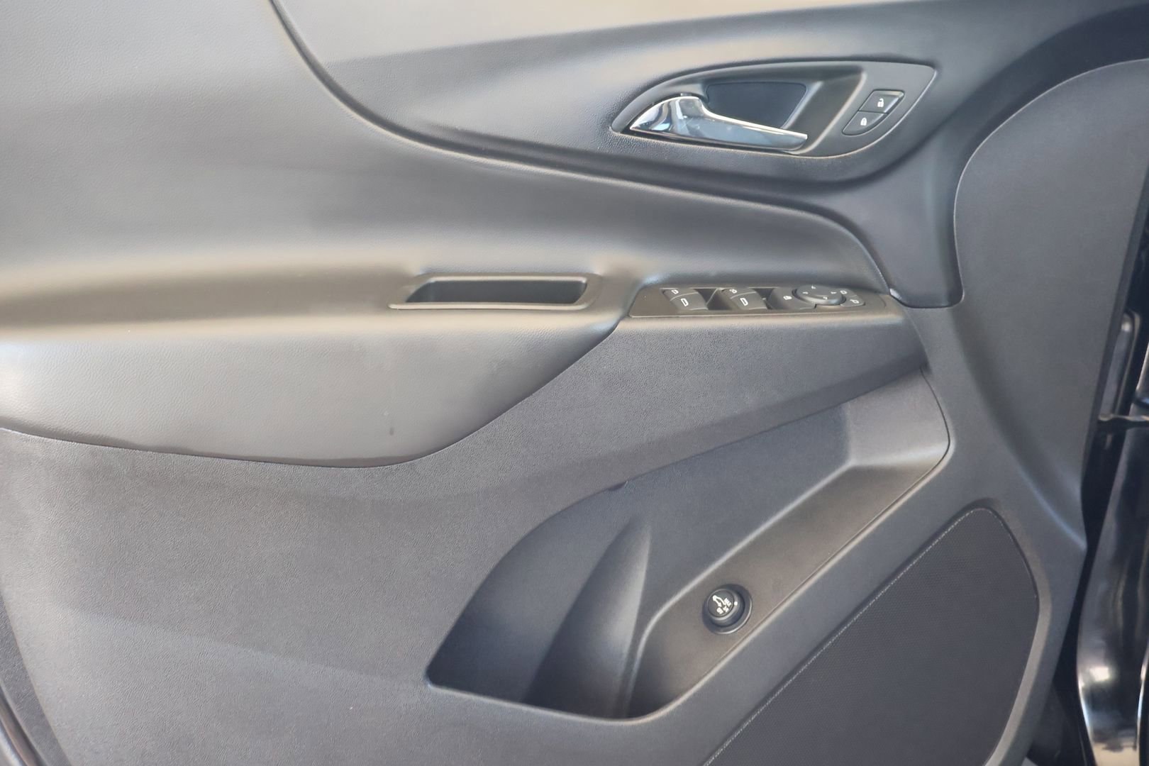 Used 2024 Chevrolet Equinox LT image 10