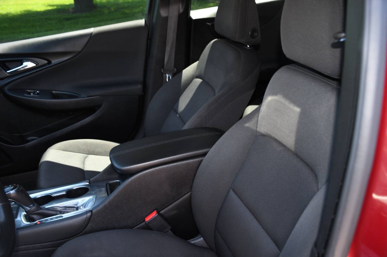 Used 2018 Chevrolet Malibu LT FWD image 12