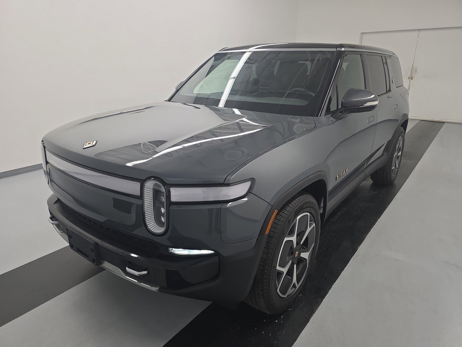 Used 2023 Rivian R1S Adventure AWD/4WD image 1