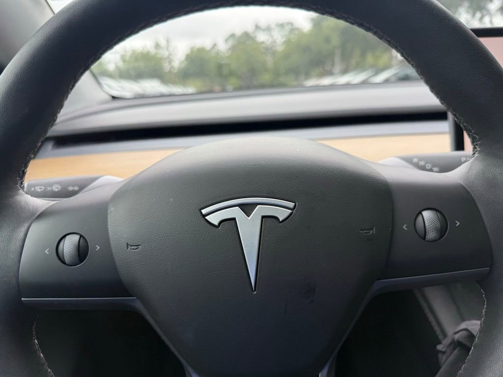 Used 2025 Tesla Model Y Long Range image 23