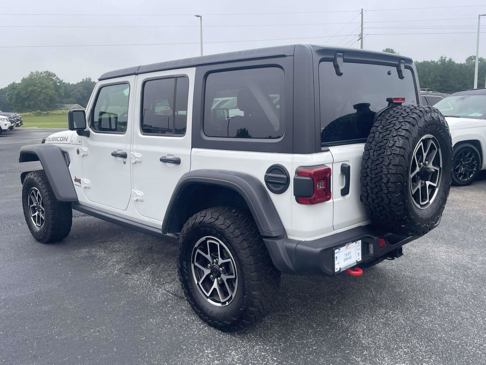 Used 2026 Jeep Wrangler Unlimited Rubicon AWD/4WD image 6