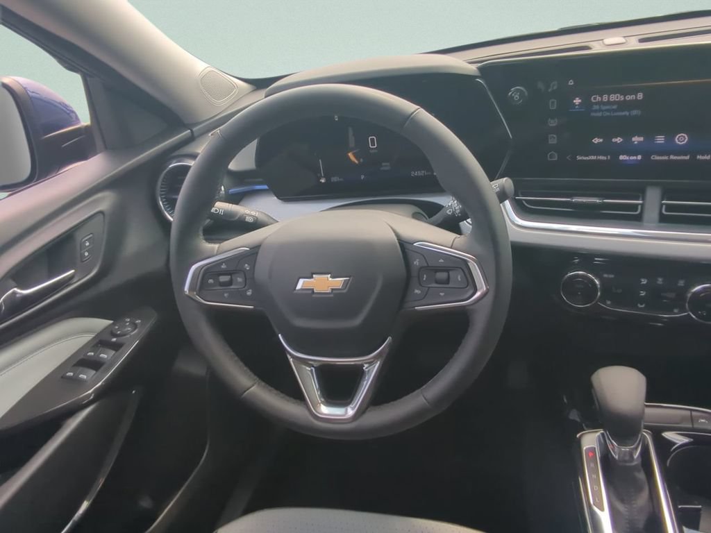 Used 2024 Chevrolet Trax LT w/ LT Convenience Package FWD image 13