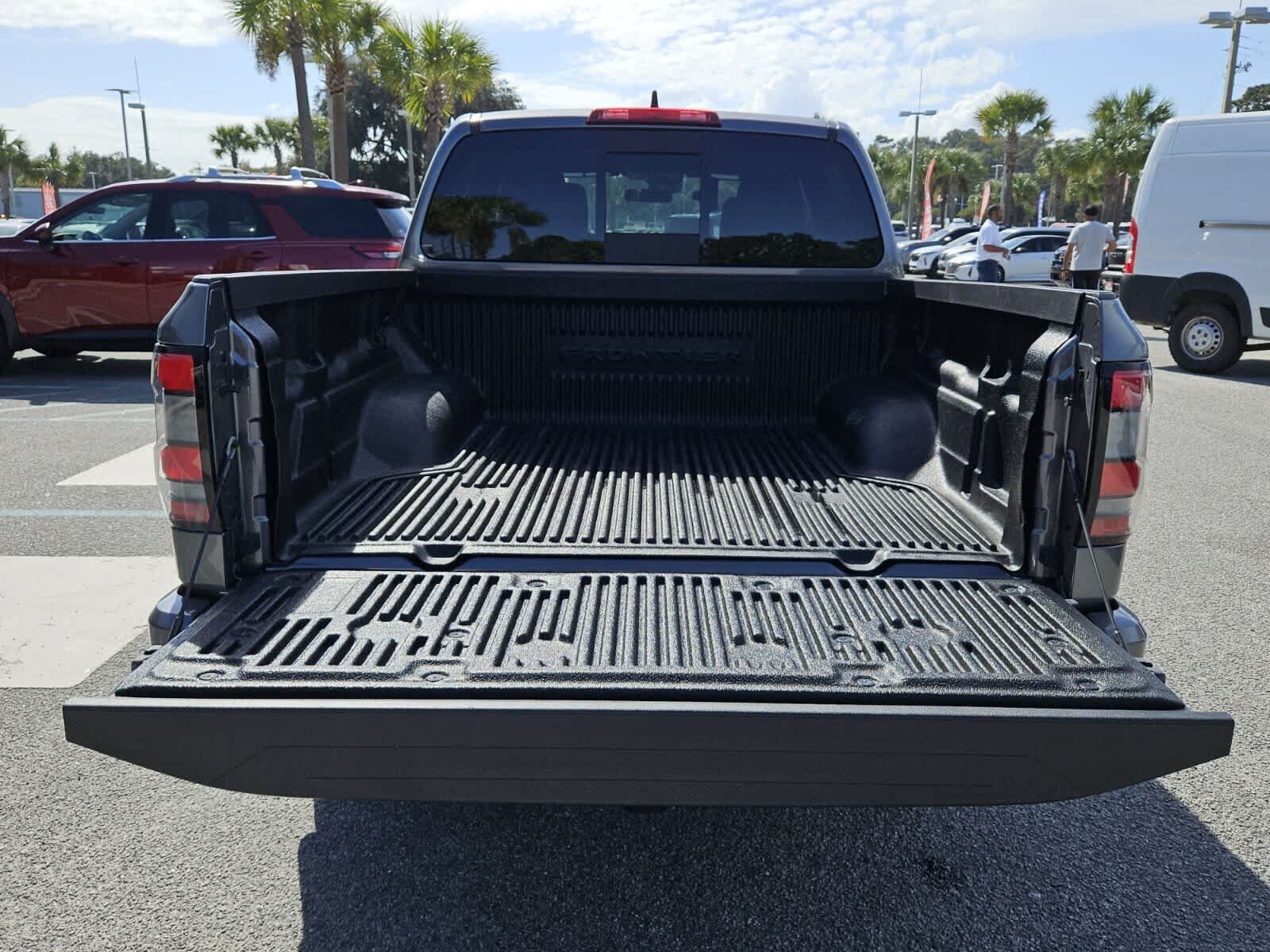 Used 2026 Nissan Frontier SV w/ Tow Package RWD image 6