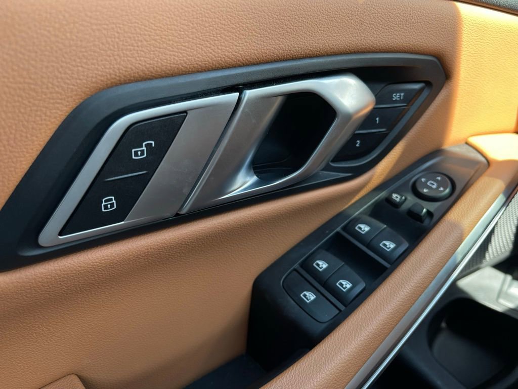 Used 2023 BMW 330i Sedan w/ Premium Package image 7