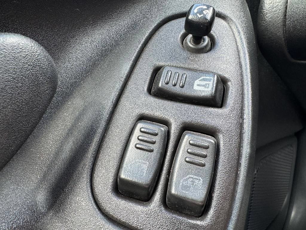 Used 1995 Chevrolet Camaro Z28 RWD image 13