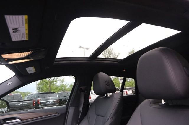 Used 2021 BMW X4 xDrive30i w/ M Sport Package image 9