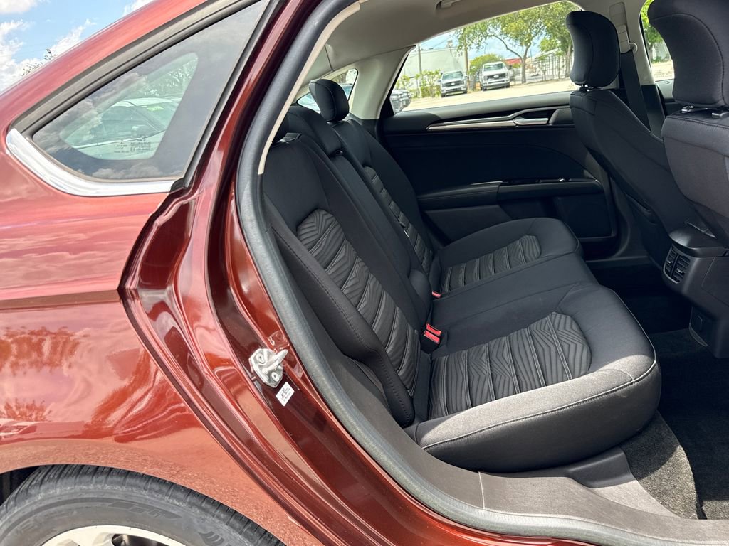 Used 2016 Ford Fusion SE FWD image 24