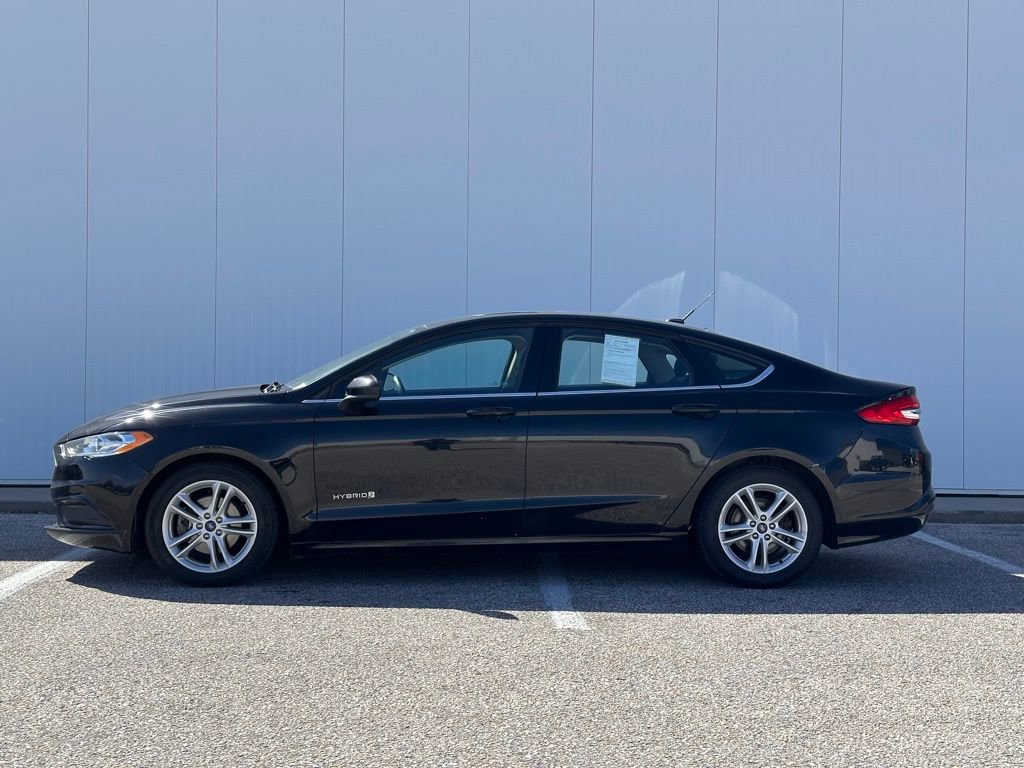 Used 2018 Ford Fusion SE image 2